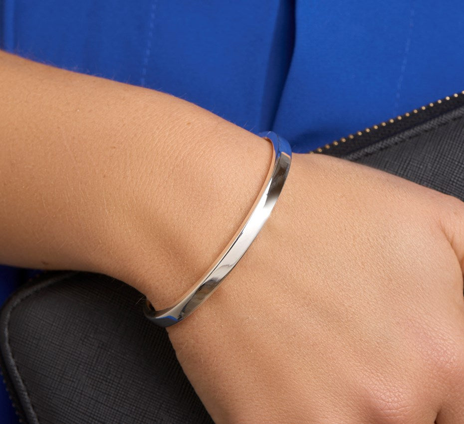 Zilveren bangle met vlakke buis 5 × 64 mm