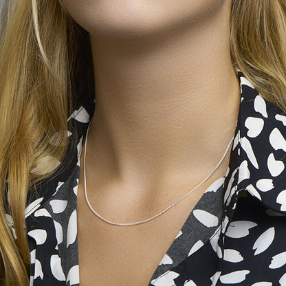 Zilveren geslepen gourmette ketting 1,4 mm – gedragen
