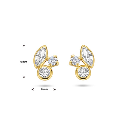 Gouden oorknopjes met zirkonia in zetkast – 14 karaat – close-up van de sluiting