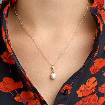 Gouden oorhangers met parel en zirkonia – 14 karaat – detailfoto