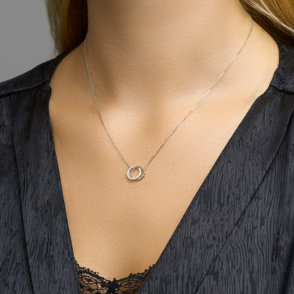 Zilveren ketting met rondjes en zirkonia – close-up van de sluiting