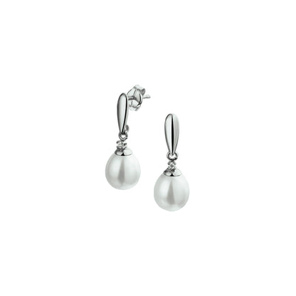 Gouden oorhangers met parel en zirkonia – 14 karaat – gedragen