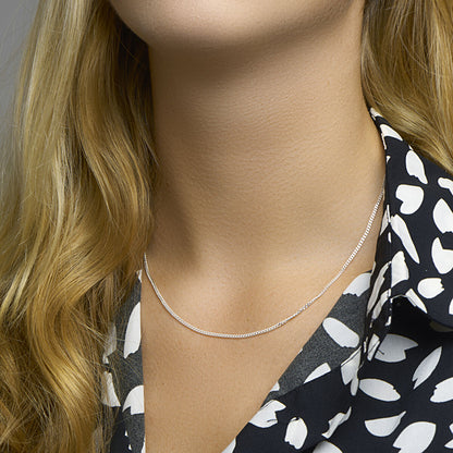 Zilveren gourmette ketting 1,8 mm, geslepen – gedragen