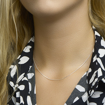 Zilveren venetiaanse ketting 0,8 mm – gedragen
