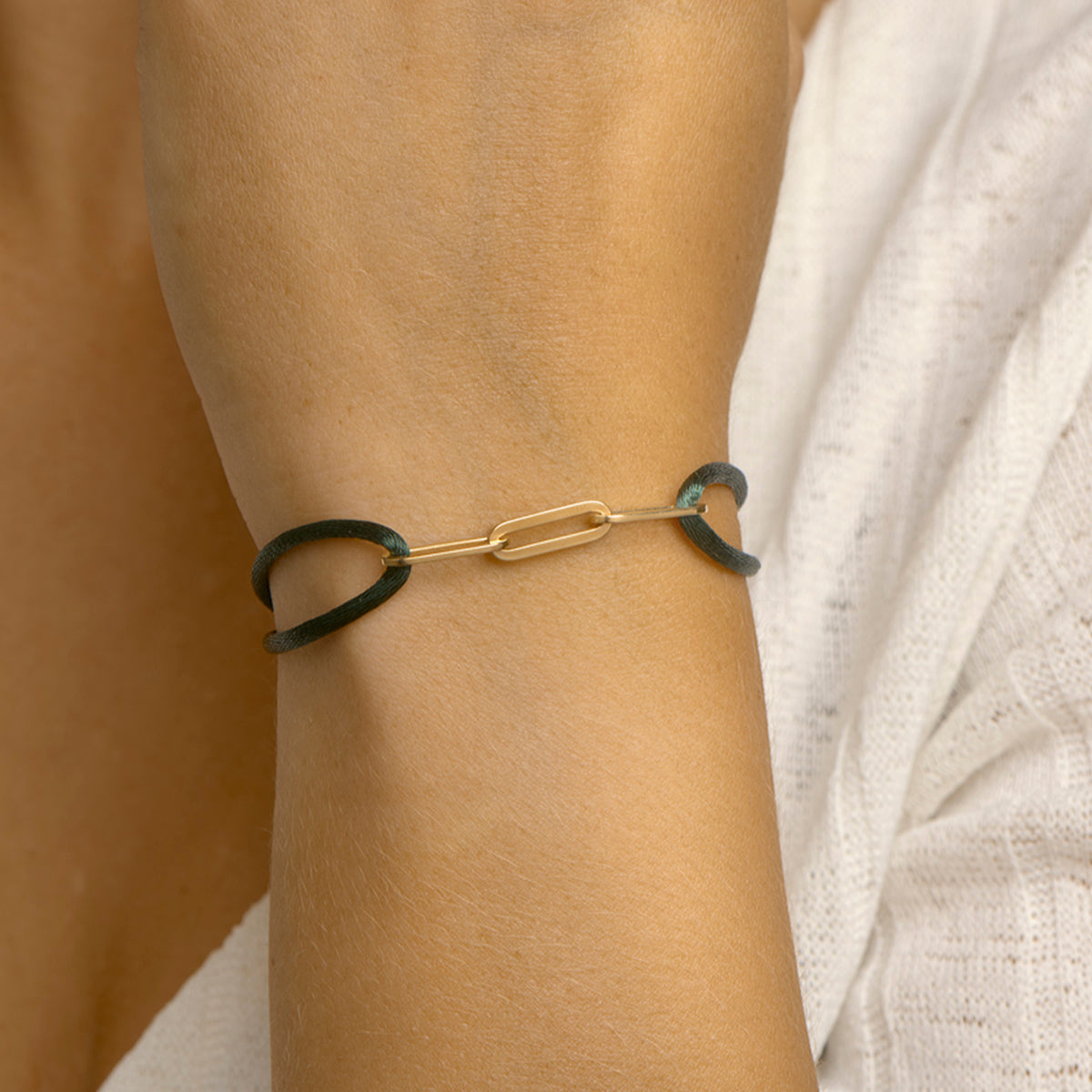 Zilveren armband op satijnen koord in tien kleuren – extra foto