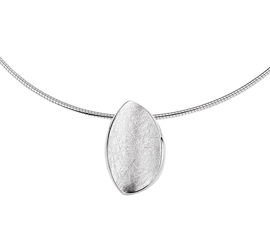 Zilveren omegaketting met gescratchte hanger 21 mm