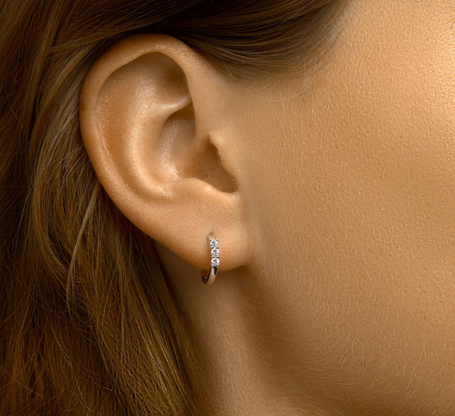 Gouden klapoorringen, diamant 0,18 ct – 14 karaat