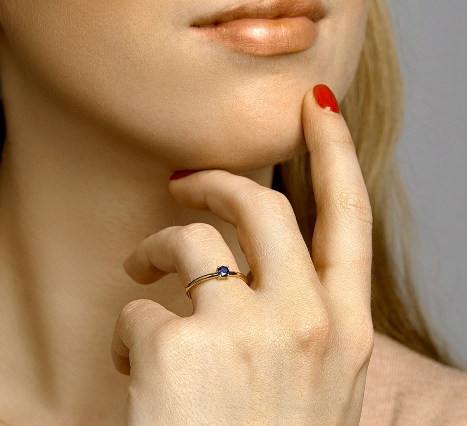 Gouden ring met saffier – 14 karaat