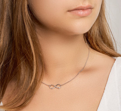 Zilveren ketting met infinity en hartje – detailfoto