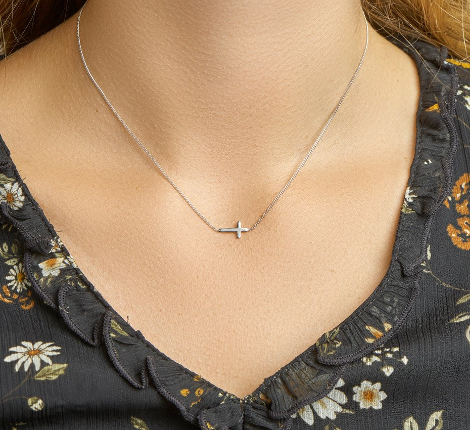 Zilveren ketting met kruisje