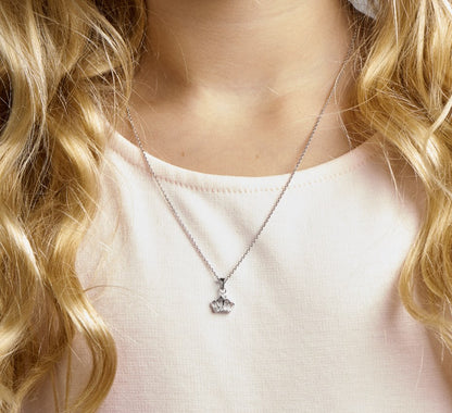Zilveren kinderketting met kroontje – detailfoto