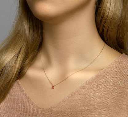 Gouden ketting met robijn – 14 karaat – detailfoto