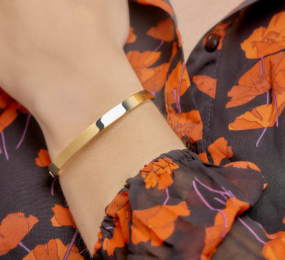 Gouden bangle, scharnier massief vlakke buis 6 x 61 mm