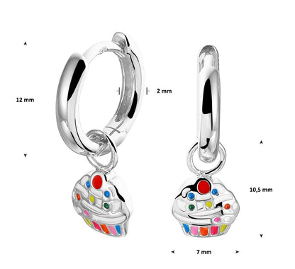 Zilveren klapoorringen met cupcake – close-up van de sluiting
