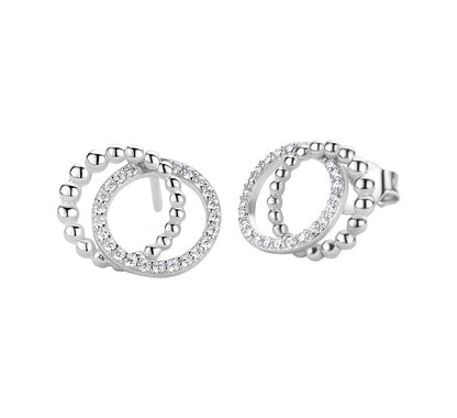 Zilveren oorknopjes met zirkonia 13 mm – close-up van de sluiting