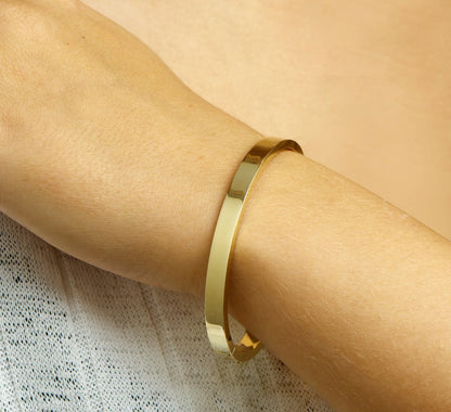 Gouden bangle, scharnier massief vlakke buis 6 x 61 mm