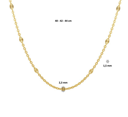 Gouden ankercollier 2,3 mm – 14 karaat – gedragen