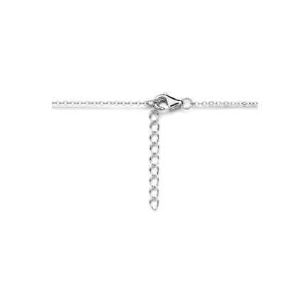 Zilveren ketting met hart en infinity – close-up van de sluiting