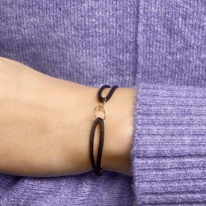 Satijnen armband met gouden cirkel 10 mm – detailfoto
