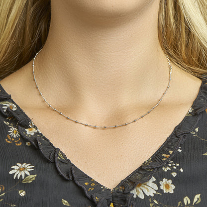 Zilveren ketting met bolletjes 2 mm – zijaanzicht